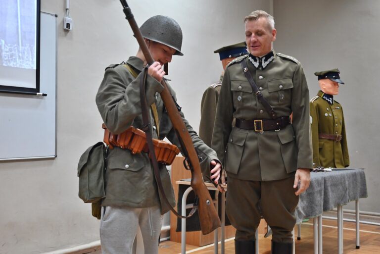 Historia i tradycje wojskowe w III Liceum Ogólnokształcące im. płk. Dionizego Czachowskiego w Radomiu