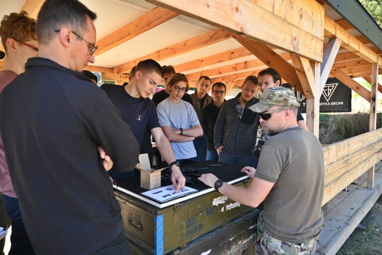 Skauci Europy na strzelnicy