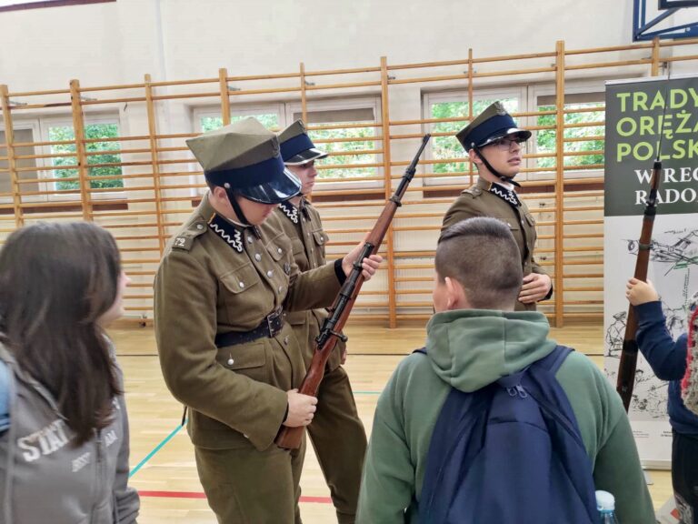 Historia w sercu Skaryszewa – prezentacja wystawy o tradycjach wojskowych ziemi radomskiej