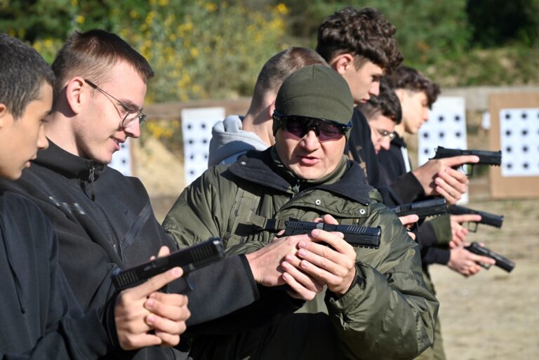 Szkolenie strzeleckie dla uczniów Szkoły im. 72 Pułku Piechoty w Radomiu ZDZ