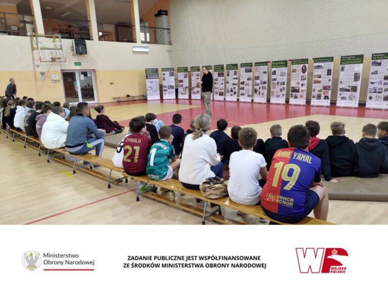 Wystawa „Tradycje wojskowe w regionie radomskim” w szkołach w Małęczynie i Parznicach