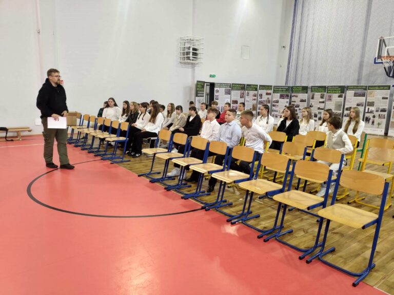 „Tradycje wojskowe w regionie radomskim” w Szkole Podstawowej w Młodocinie Mniejszym