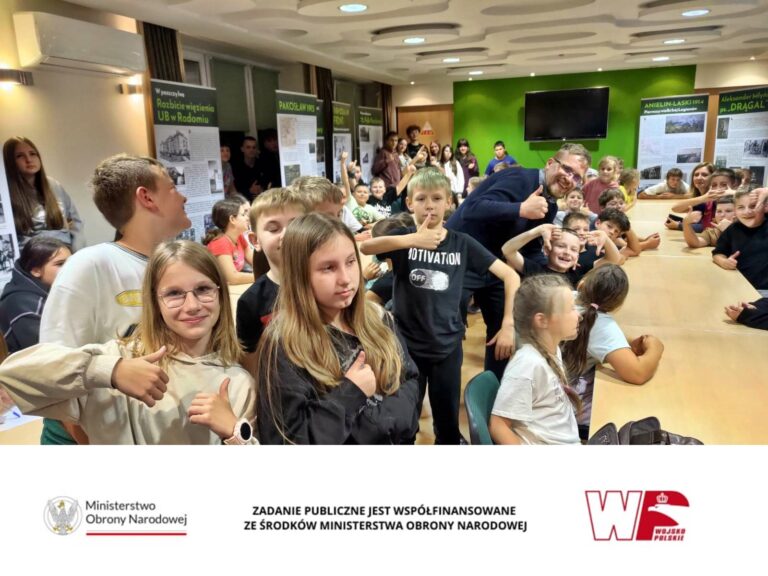 Relacja z prezentacji wystawy „Tradycje wojskowe regionu radomskiego” w Schronisku Młodzieżowym w Radomiu