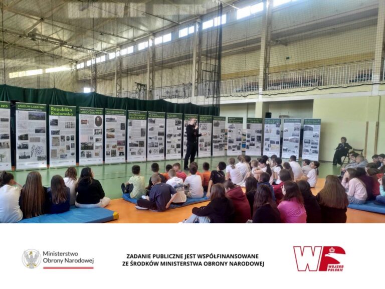 Kolejne prezentacje wystawy o tradycjach wojskowych regionu radomskiego w gminie Kowala – Szkołę Podstawową w Mazowszanach oraz Szkołę Podstawową w Kowali
