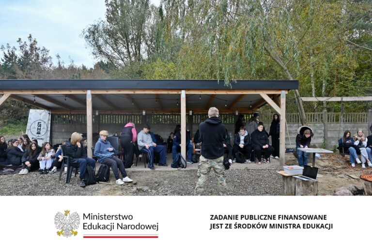 Relacja z warsztatów o dezinformacji i bezpieczeństwie informacyjnym dla uczniów II Liceum Ogólnokształcące im. Marii Konopnickiej w Radomiu