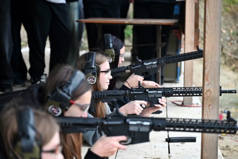 Kolejne szkolenia strzeleckie dla uczniów II Liceum Ogólnokształcące im. Marii Konopnickiej w Radomiu